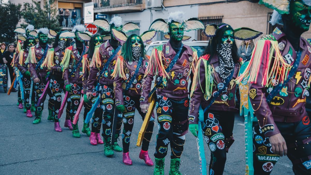 Divertida comparsa vestida de Gremlins en una anterior edición del Carnaval Sanvicenteño.