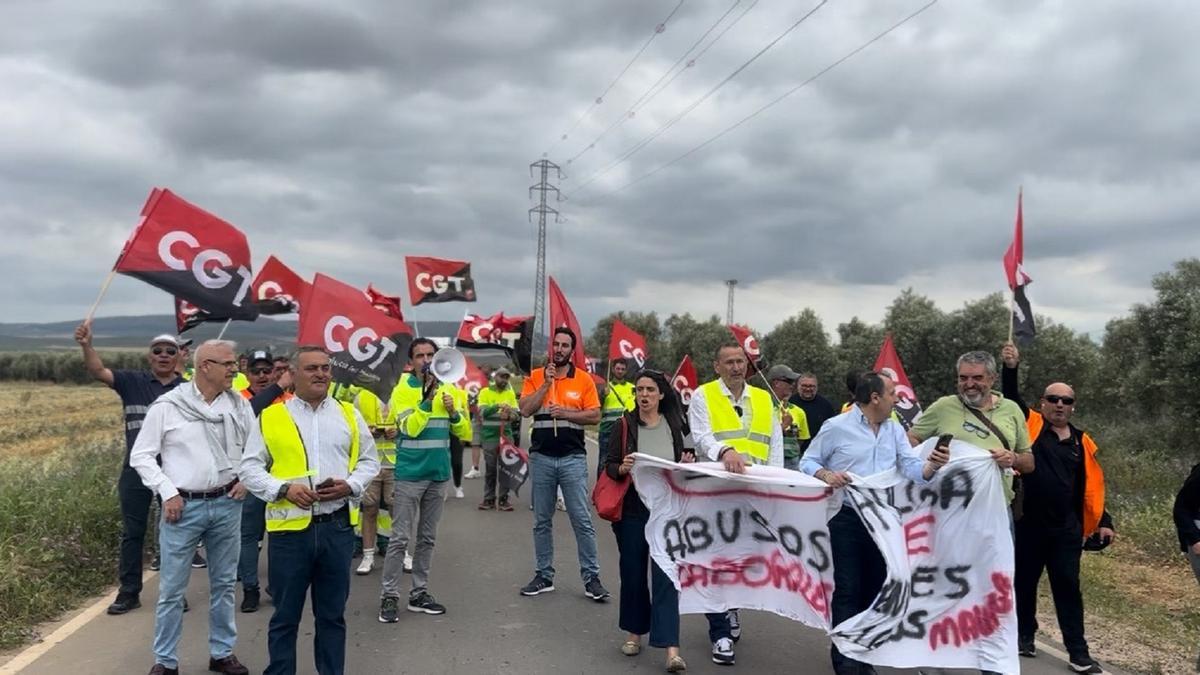 La CGT convoca una acampada contra el despido de los trabajadores en huelga de la UTE Envases Ligeros.