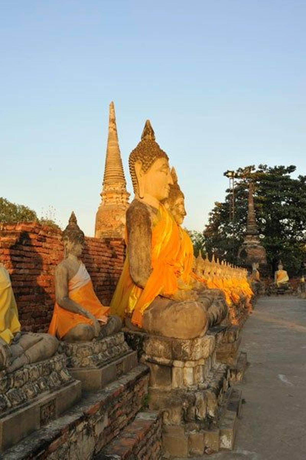 El templo Wat Yai Chai Mongkhan data de 1357 y se encuentra en Ayutthaya, Tailandia.