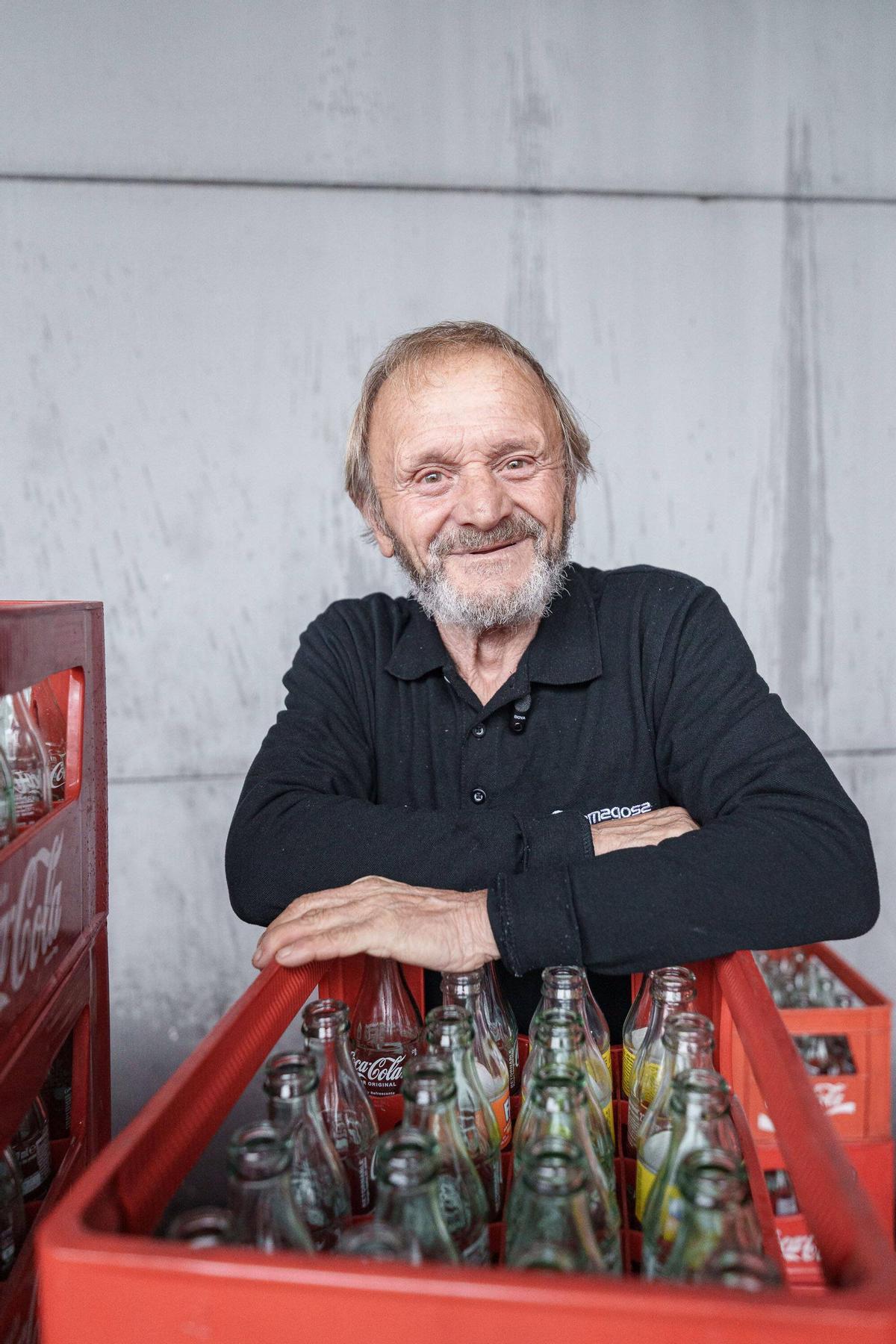 Quique, en el polígono industrial El Prado de Mérida, durante una jornada de clasificación de botellines