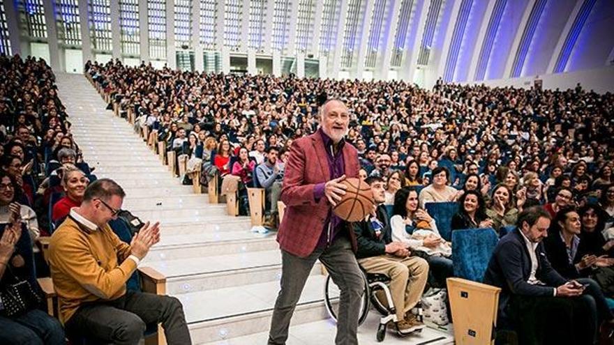 «La sobreprotección es consecuencia de la falta de autoconfianza de algunos padres»