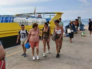 La isla de Ons acumula un mes sin plazas y supera las 55.000 visitas en vísperas de las fiestas de San Xaquín, en las que rendirá homenaje a los fareros