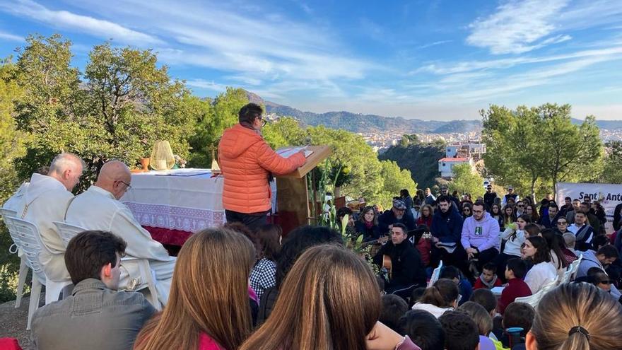 La ‘muntanyeta’ de Sant Antoni de la Vall congrega a cientos de vecinos este fin de semana