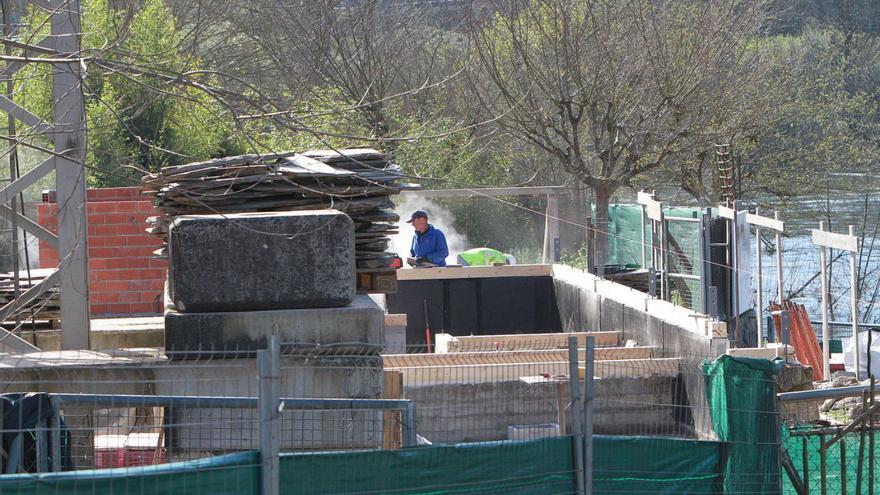 Trabajos de reconstrucción de las termas de A Chavasqueira. |   // IÑAKI OSORIO