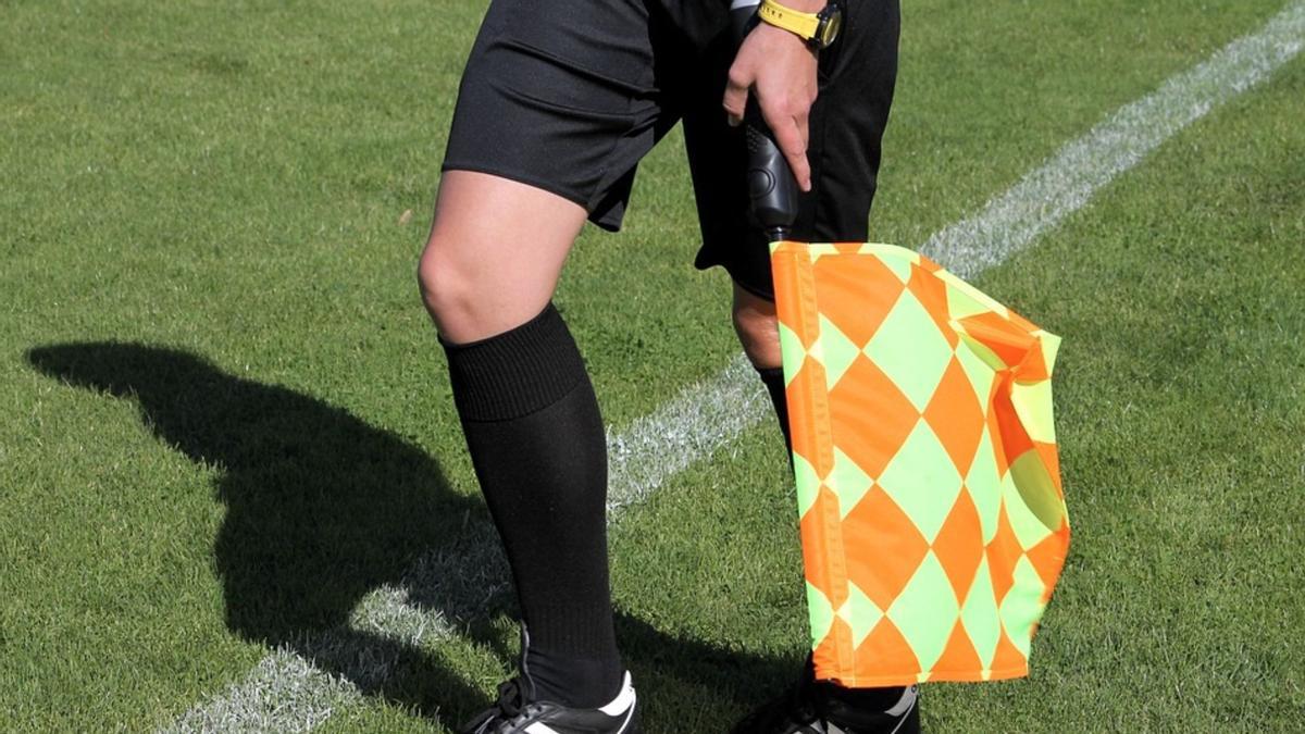 Árbitro de fútbol durante un encuentro