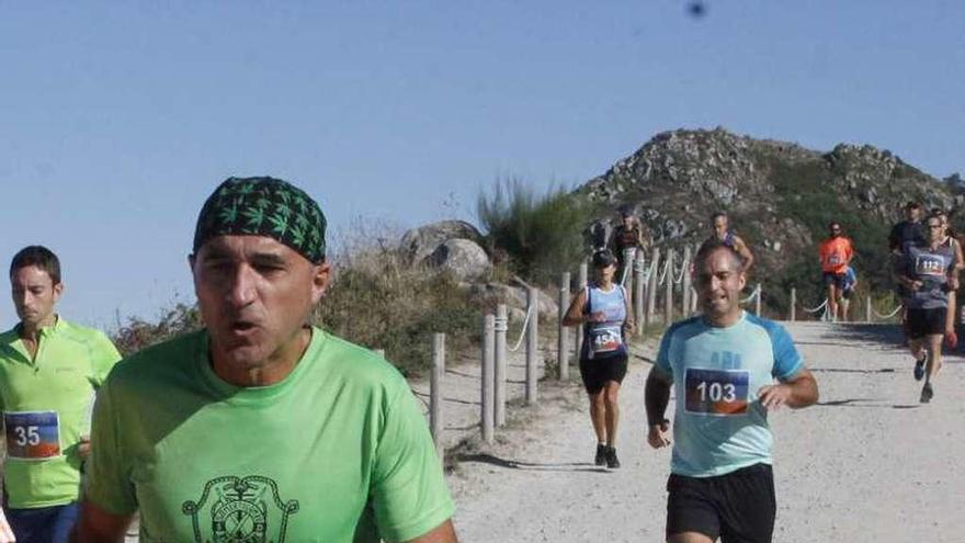 Corredores, durante un momento de la carrera de 2016. // Santos Álvarez