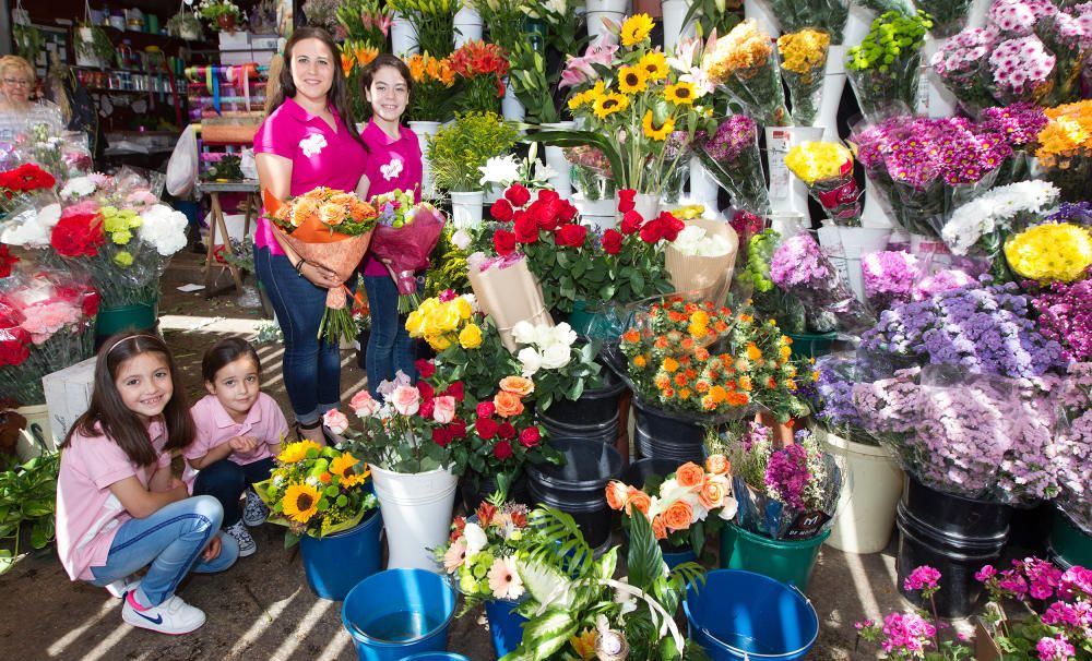 La Hoguera Calderón de la Barca-Plaza de España nos acompaña al Mercado Central para comprar los ingredientes