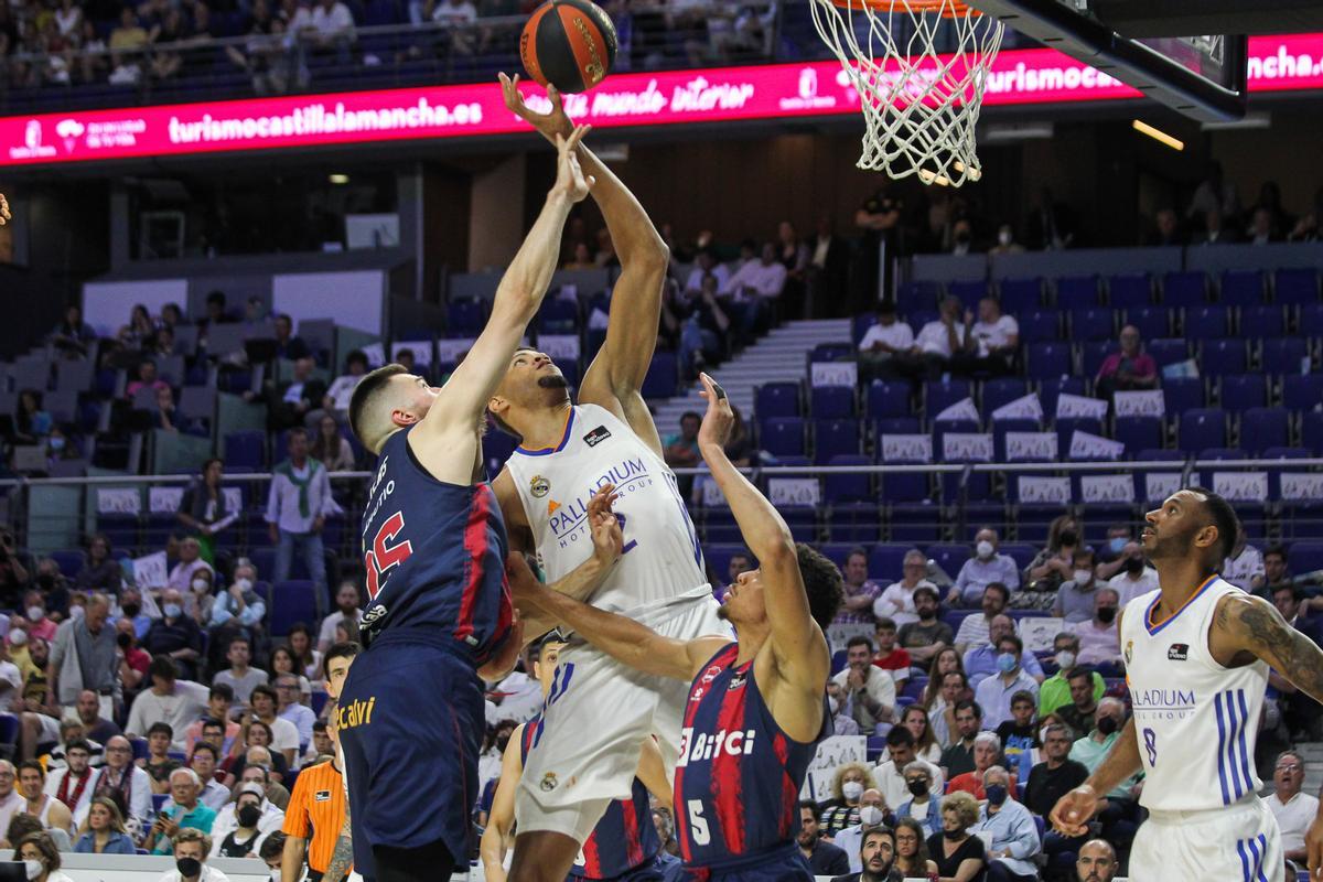 El Real Madrid supera al Baskonia en el WiZink Center.