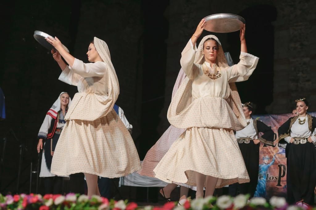 El Acueducto de los Milagros de Mérida vibra con los bailes del mundo