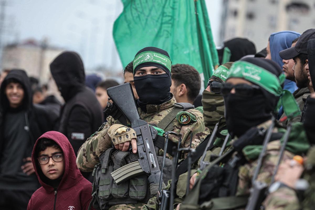 Archivo - Combatientes de Hamás en el campo de refugiados de Nuseirat, en la Franja de Gaza (archivo)