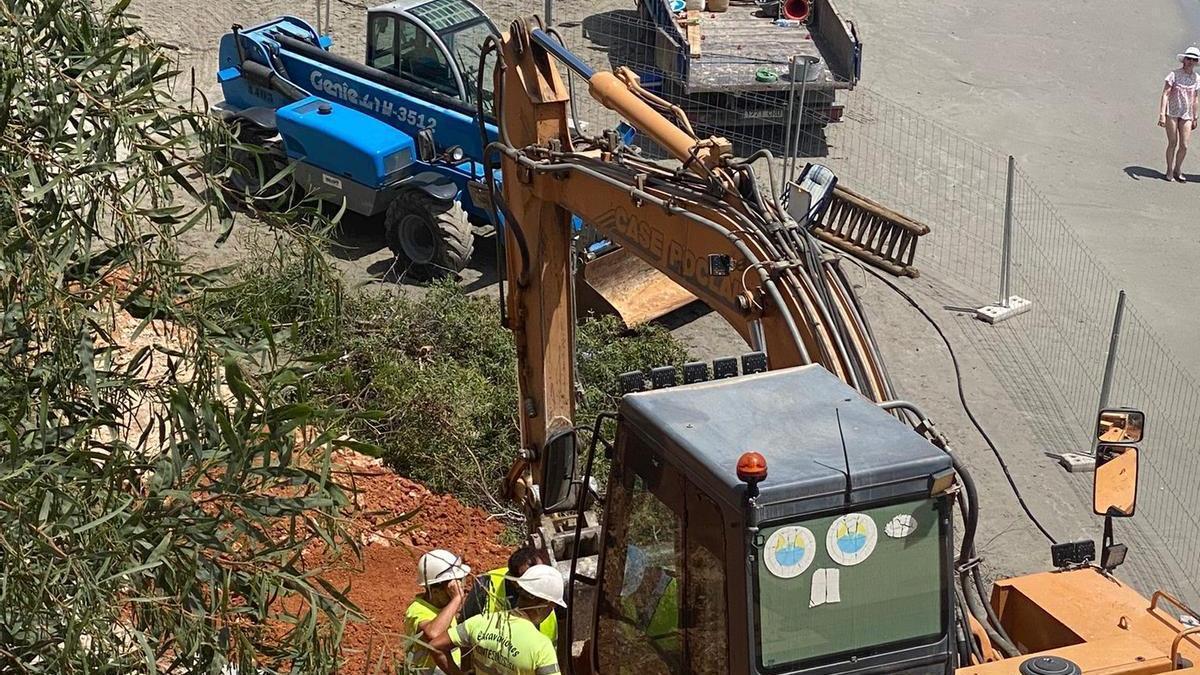 Inicio de los trabajos para reparar el socavón y construir un muro de 15 metros