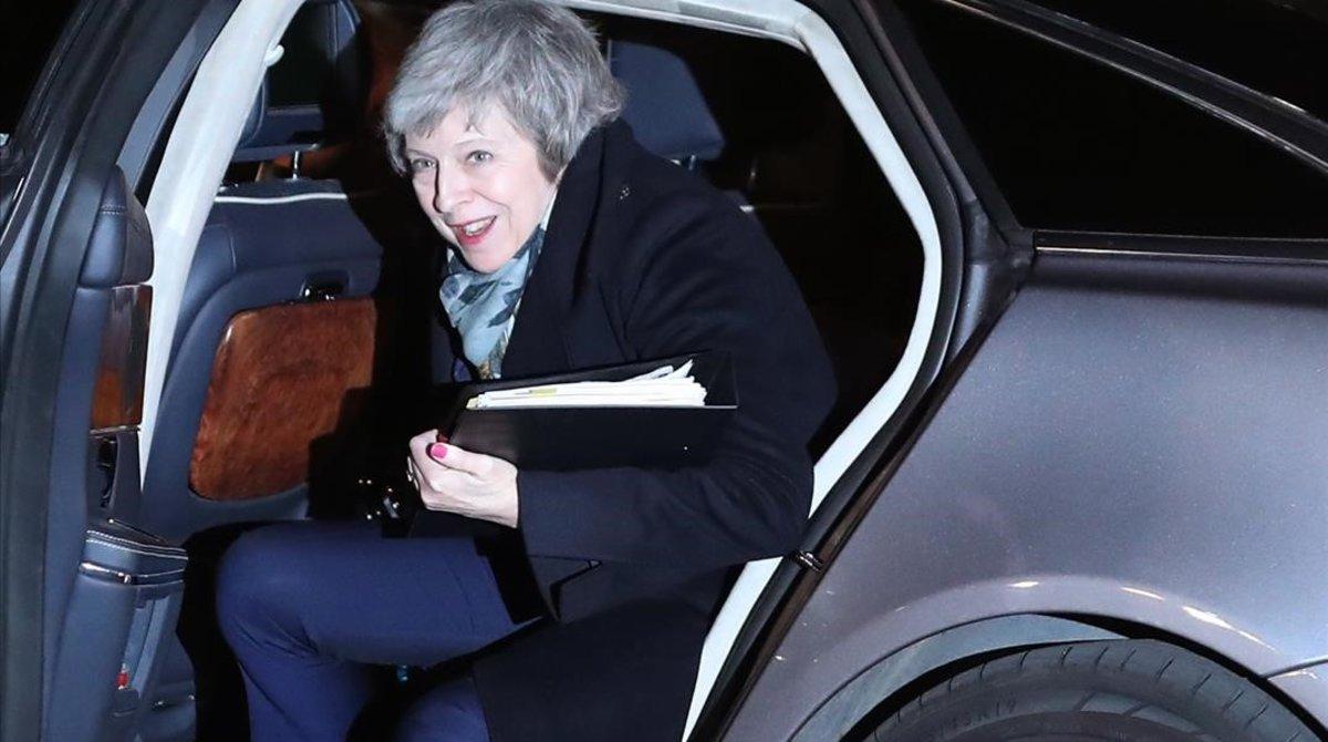 zentauroepp46237959 britain s prime minister theresa may arrives at 10 downing s181212213332