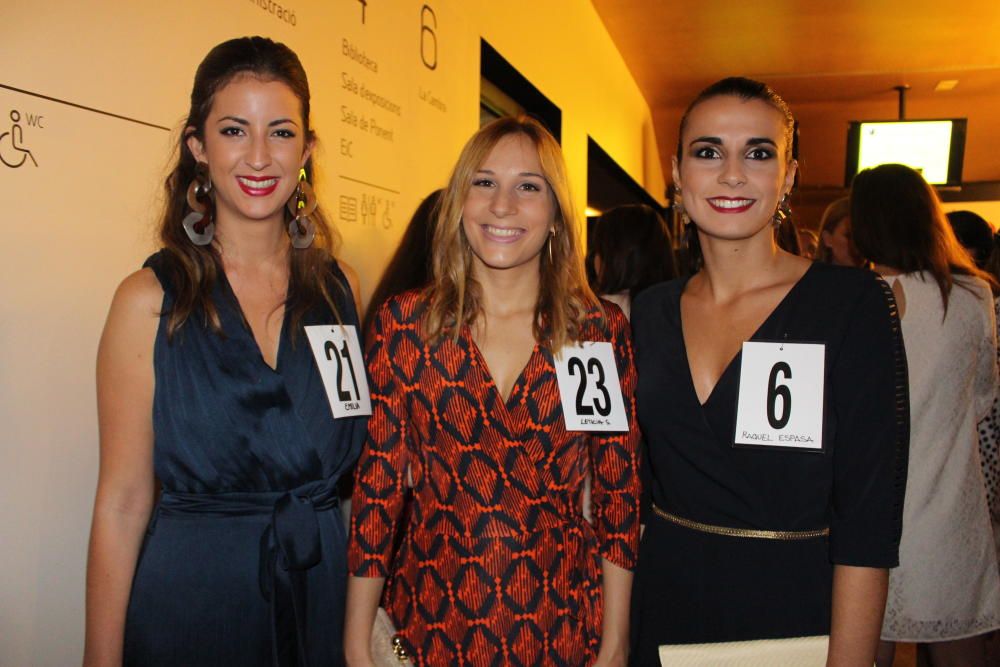 Las candidatas a fallera mayor de València visitan el concurso de teatro fallero