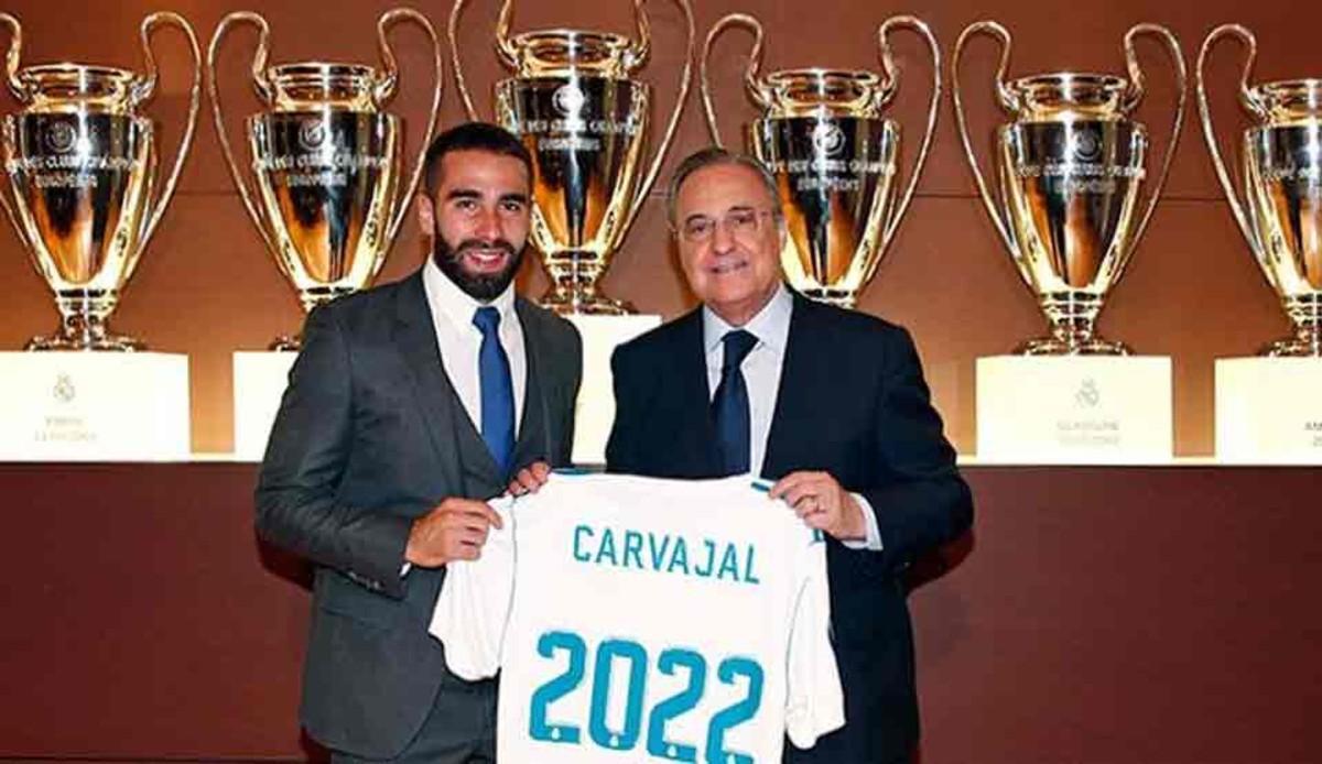 Carvajal ha renovado su contrato y posó con Florentino Pérez