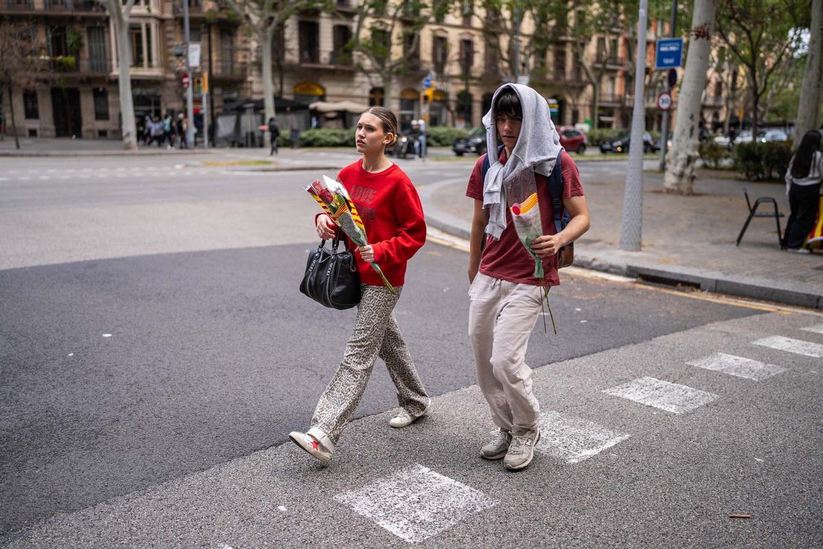 La lluvia sorprende en  Sant Jordi.