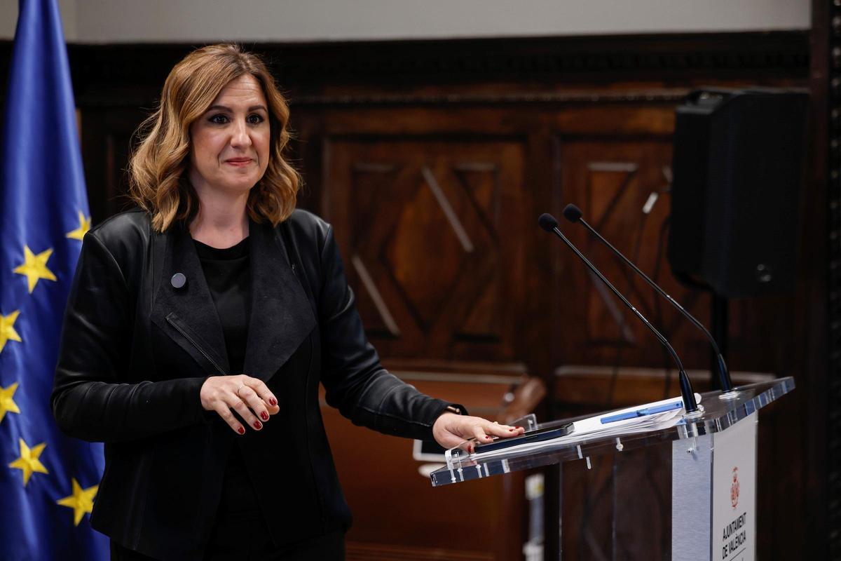 María José Catalá comparece en el Ayuntamiento tras conocerse la investigación de la Fiscalía Anticorrupción.