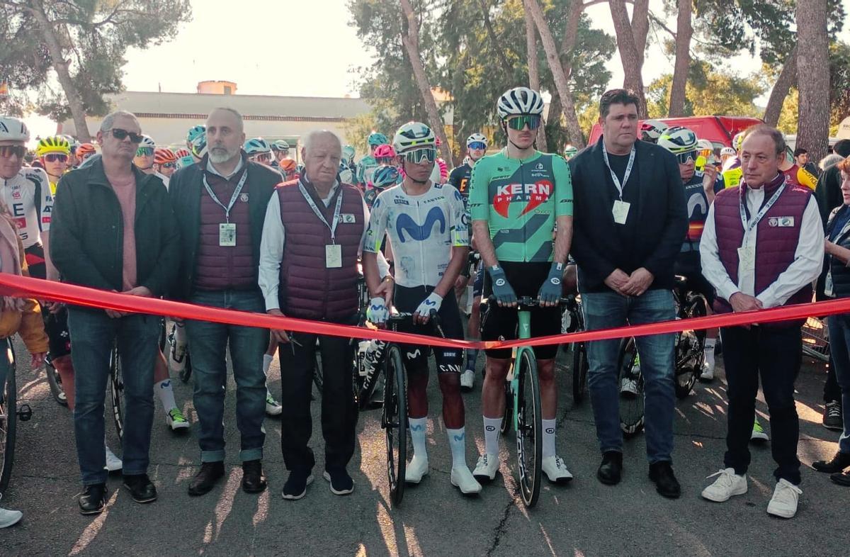 La cita se ha iniciado con un minuto de silencio.