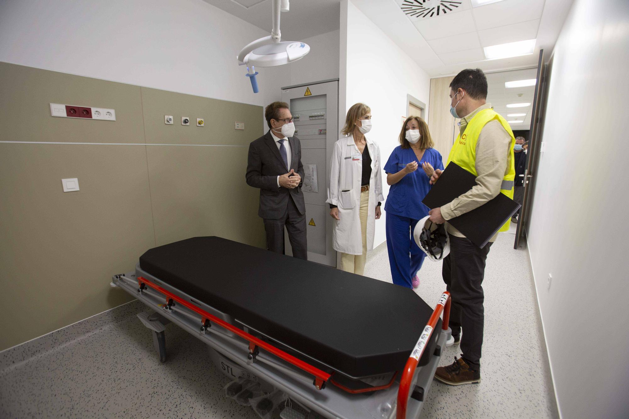 El conseller de Sanidad Miguel Mínguez visita el futuro hospital de día oncológico y la remodelación de las urgencias del hospital Sant Joan d’Alacant