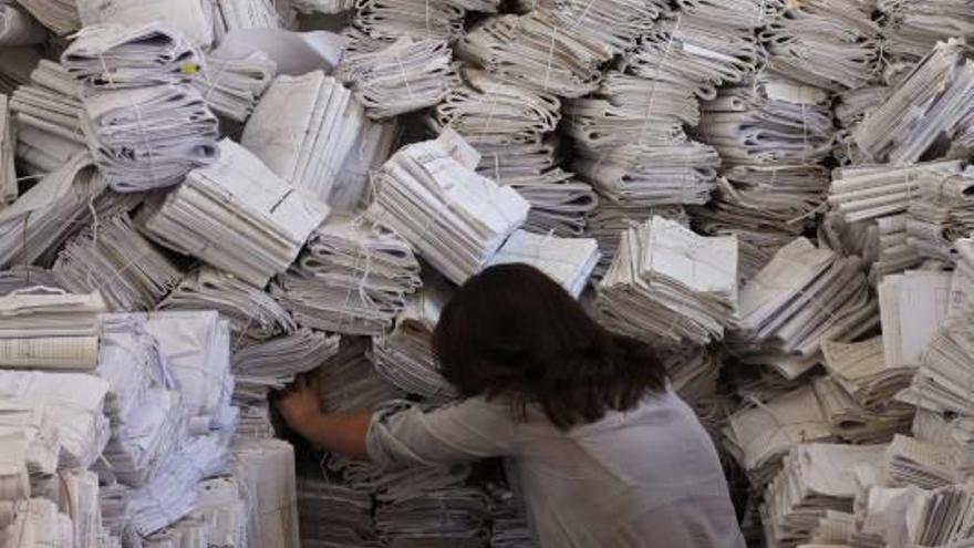 Sentencias acumuladas en la Fiscalía de Benalúa en una foto de archivo.