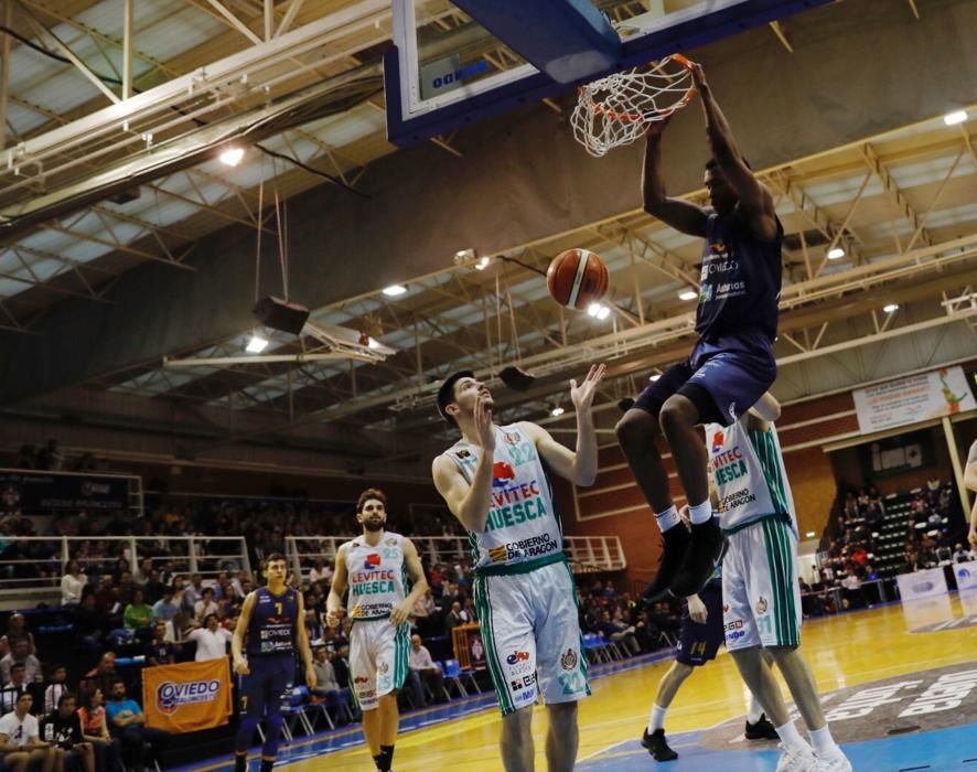 El partido entre el Oviedo Baloncesto y el Huesca, en imágenes