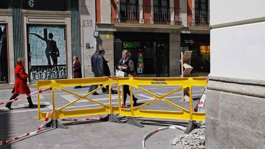 Las intensas lluvias causan desperfectos en la cornisa del Casino