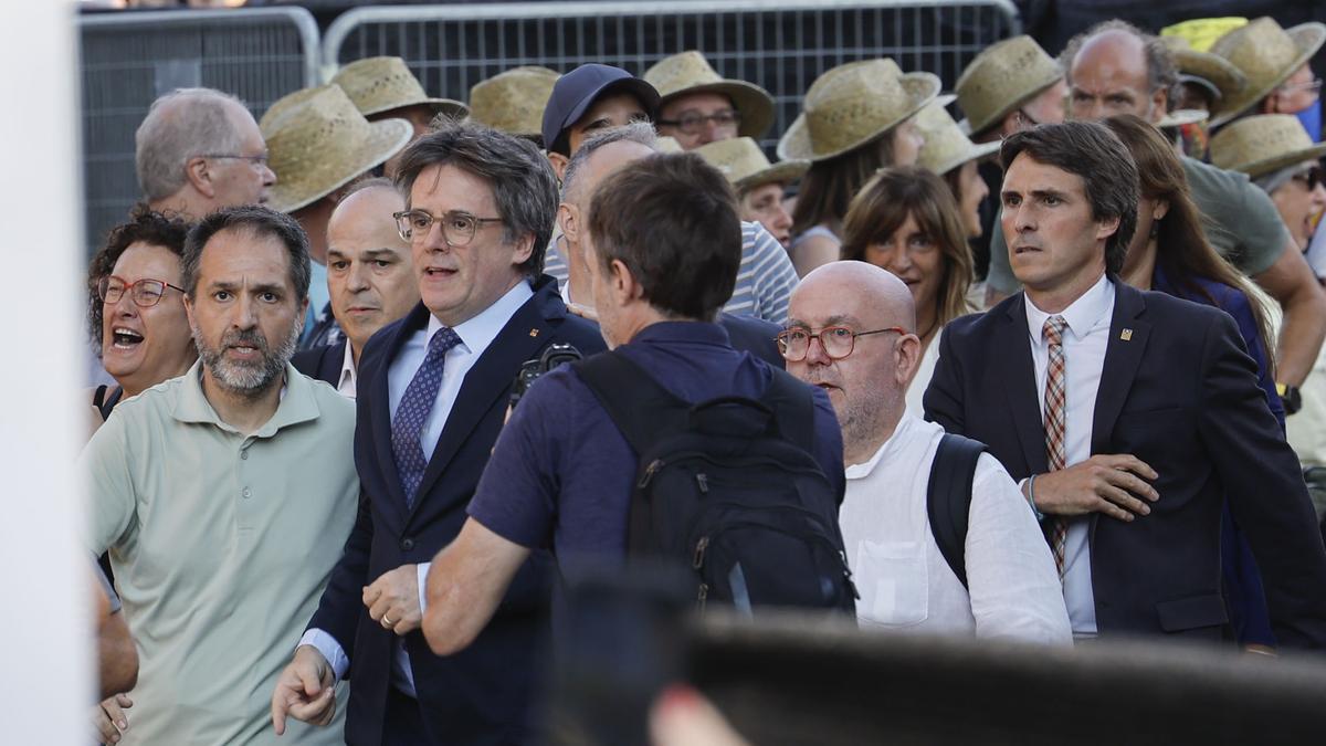 Llegada del líder de Junts Carles Puigdemont a las inmediaciones del Palau de la Generalitat de Catalunya.