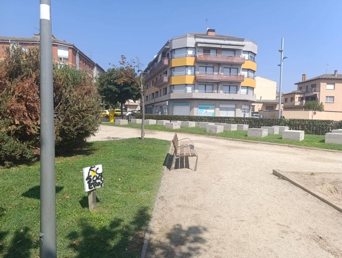 La plaça de la Pau, a Santpedor, amb pocs espais d'ombra