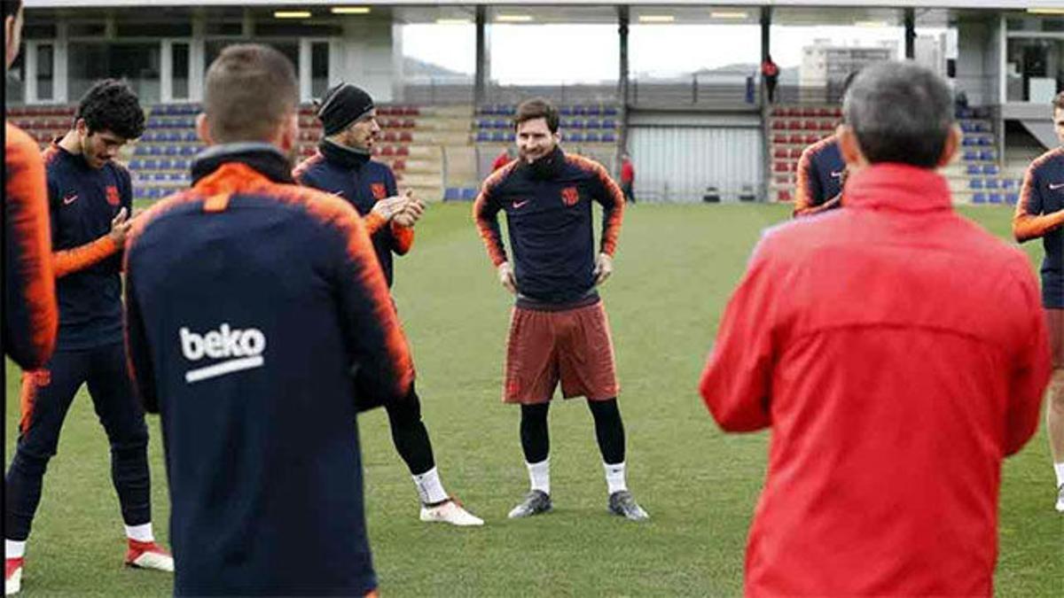 Messi recibe la felicitación por el nacimiento de Ciro