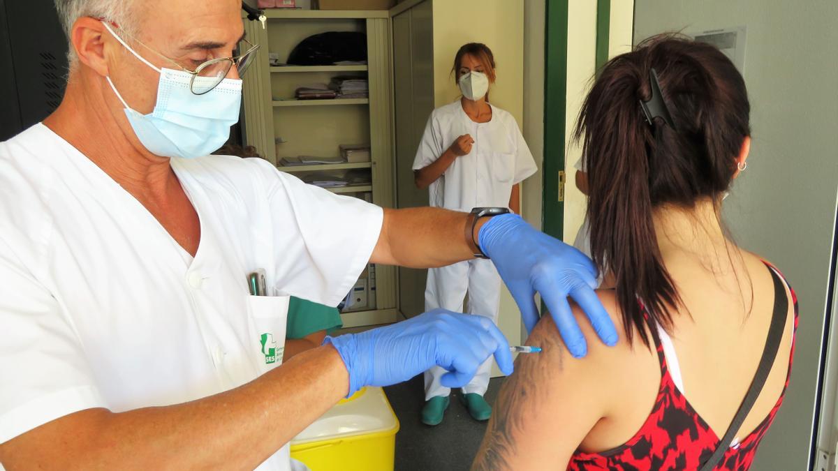 Vacunación covid-19 en el Centro de Salud de Monesterio