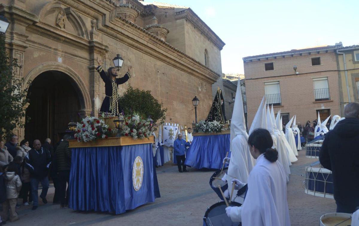 El viento obligó a modificar el recorrido de las procesiones.