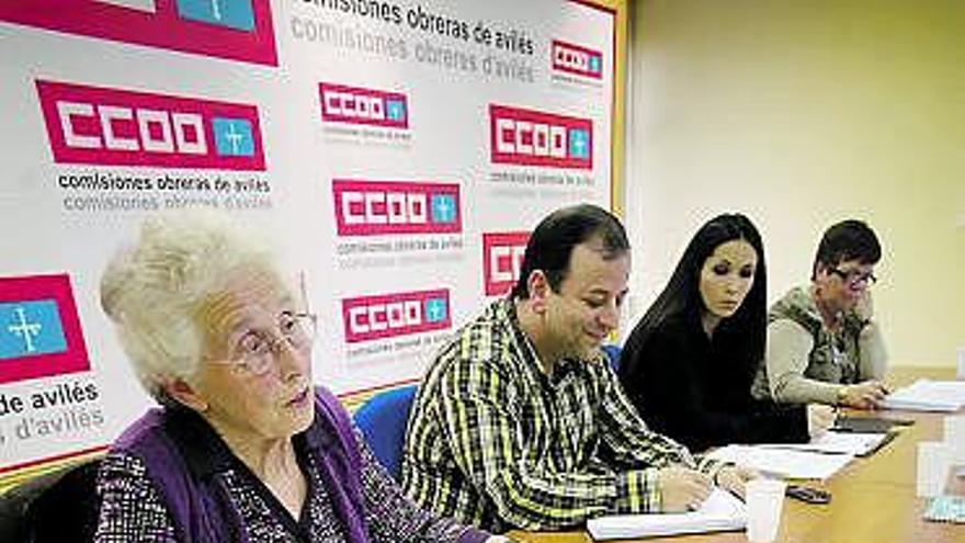 Garrido, José María Fernández, Mayte Abad y Pilar Plaza, ayer, en CC OO.
