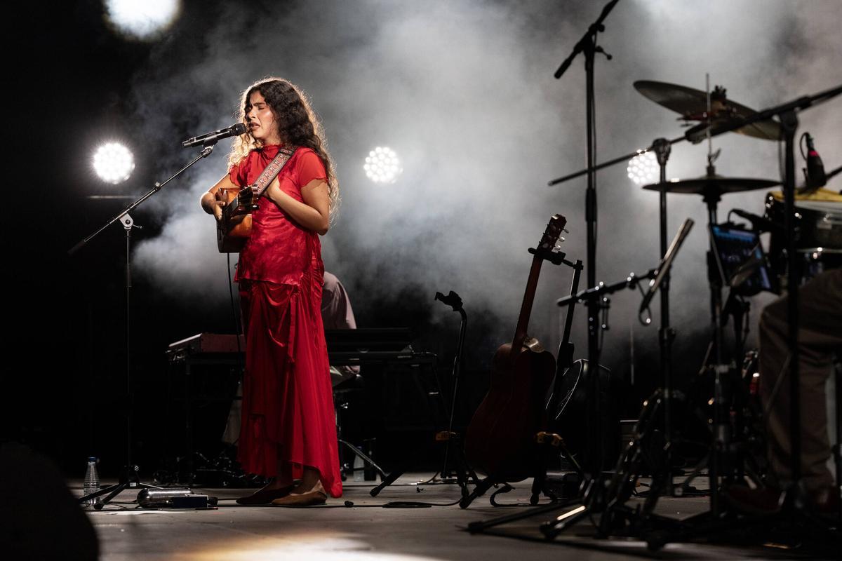 Silvana Estrada cautiva a Les Nits Occident