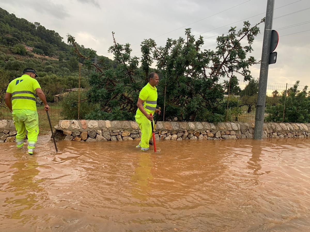 Inundaciones en la carretera de Sóller a su paso por Bunyola