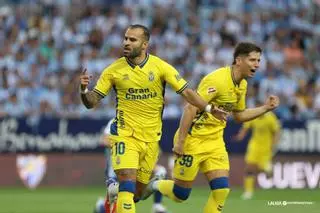 La UD Las Palmas se inmola por los cambios de Luis García (otra vez) y adiós al ascenso