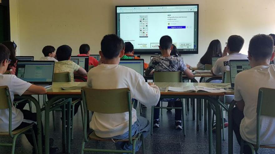 Alumnos del colegio ordense Mesón do Vento en una clase