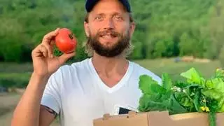 Un influencer vegano mata a su bebé de hambre: lo alimentaba de 'luz solar'