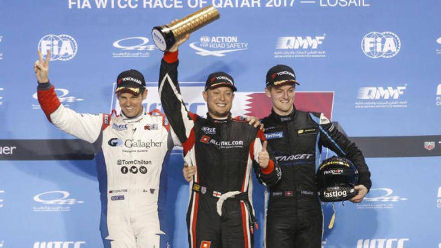 Chris Richard, tercero en el podio del WTCC Trophy en Losail.