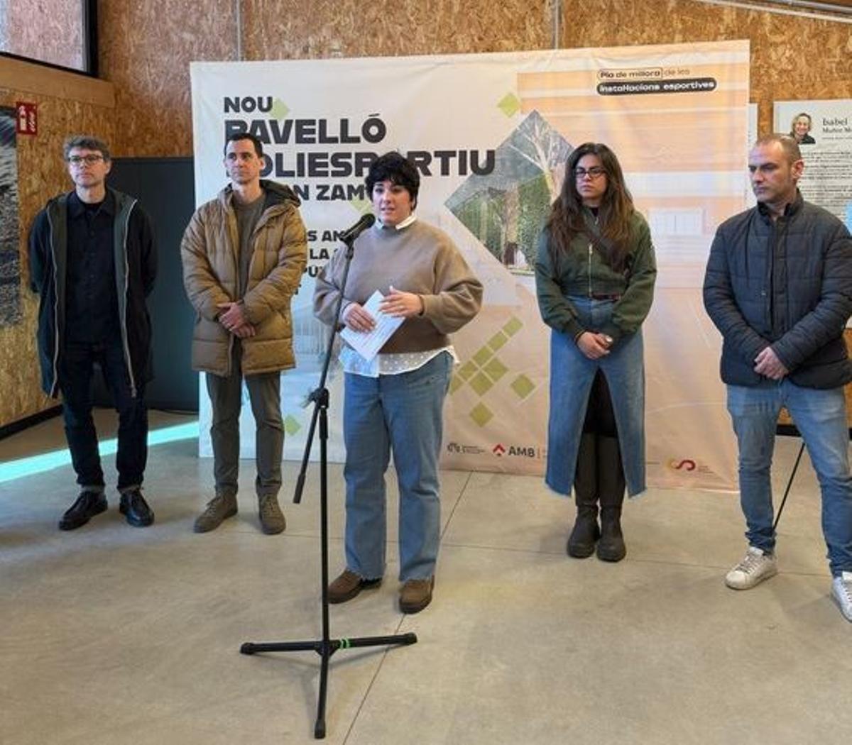 La alcaldesa Mireia González, en la presentación del nuevo pabellón polideportivo de Can Zam.