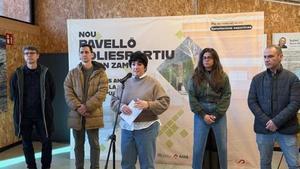 La alcaldesa Mireia González, en la presentación del nuevo pabellón polideportivo de Can Zam.