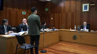 Lágrimas, rabia y una foto de Álvaro en la Audiencia de Zaragoza: "Nunca podré tener nietos"