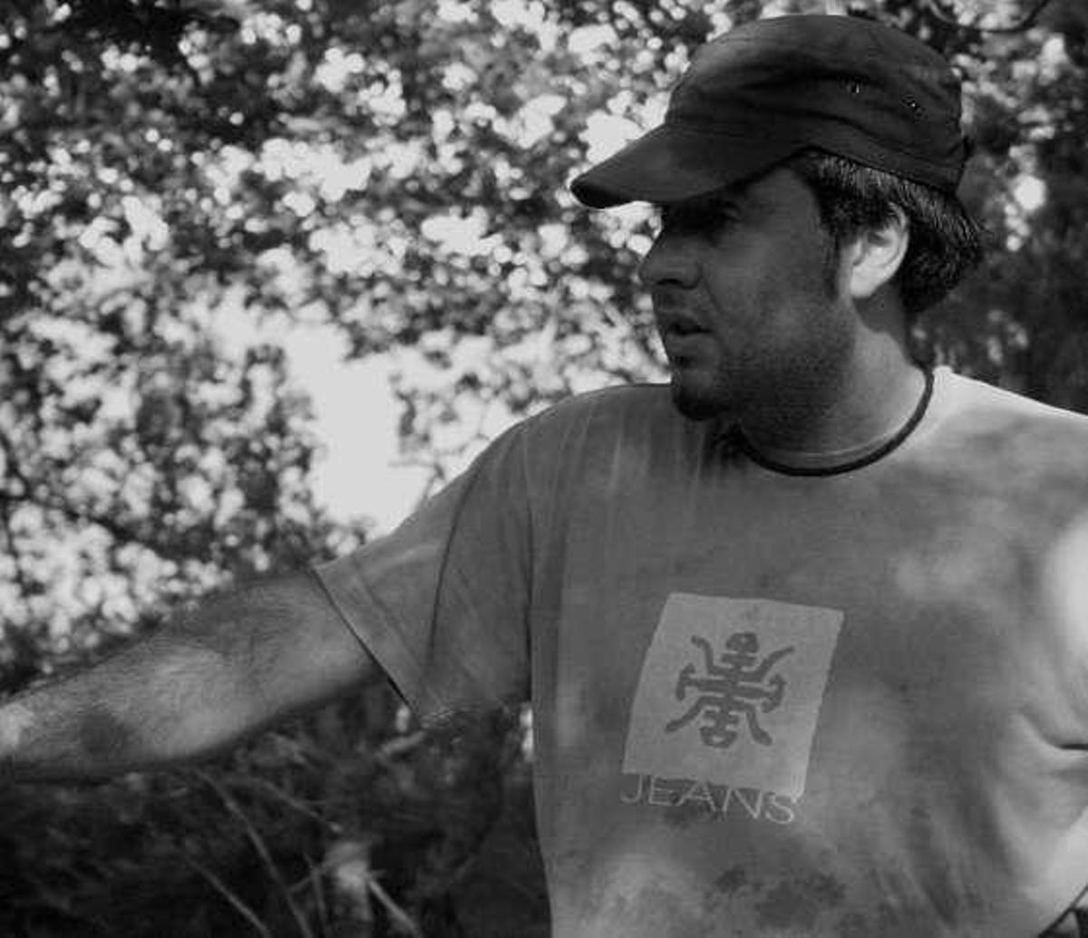 El arqueólogo Marco González durante una exhumación. / l.o