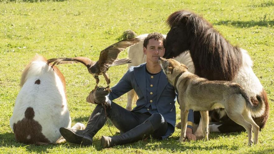 El cordobés Paco Martos con algunos de los animales de su espectáculo ecuestre.