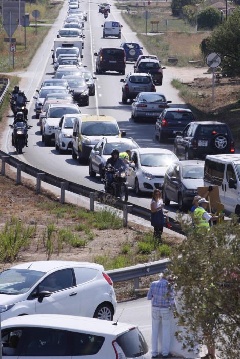 Mobilització contra la granja de pollastres a Solius