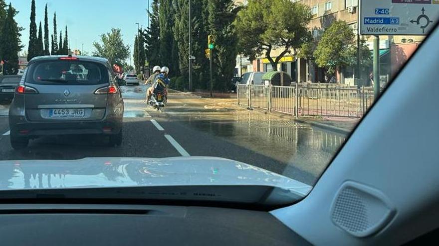 Imagen del reventón en Vía Hispanidad en la tarde de este jueves.