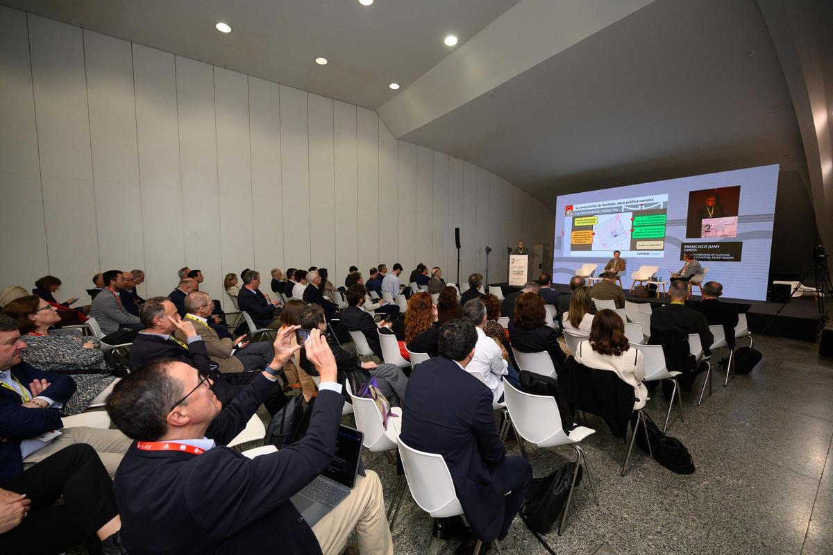 Comunicación sobre "La centuriación de Saetabis, obra pública romana", del doctor Ingeniero de Caminos e investigador,  Francisco Juan García, ofrecid