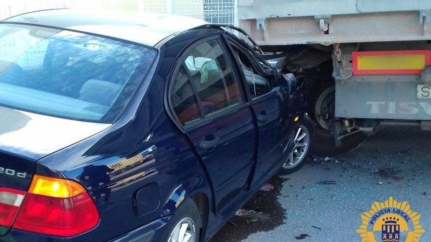 Un joven de 21 años salva la vida en Onda tras un aparatoso accidente