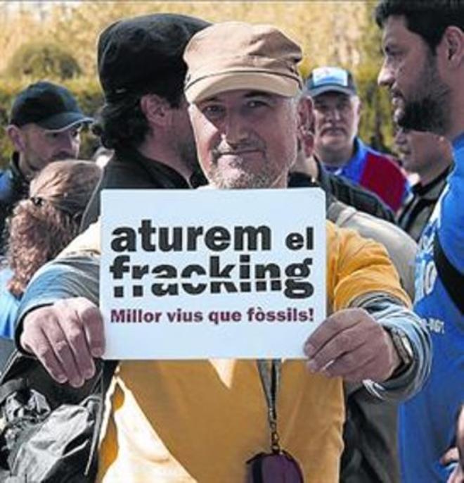 Protesta contra el ’fracking’ ante el Parlament.