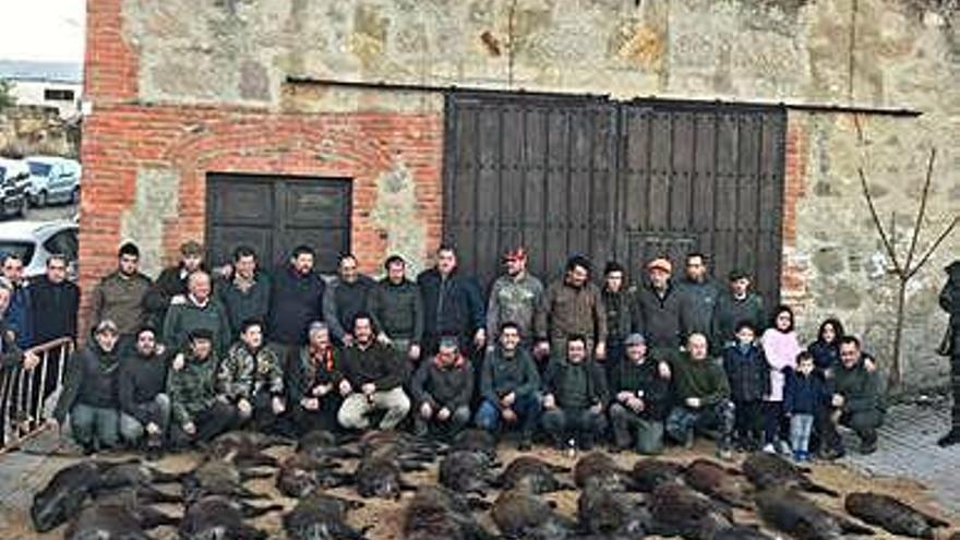 Las piezas cobradas por los cazadores en Muelas del Pan.