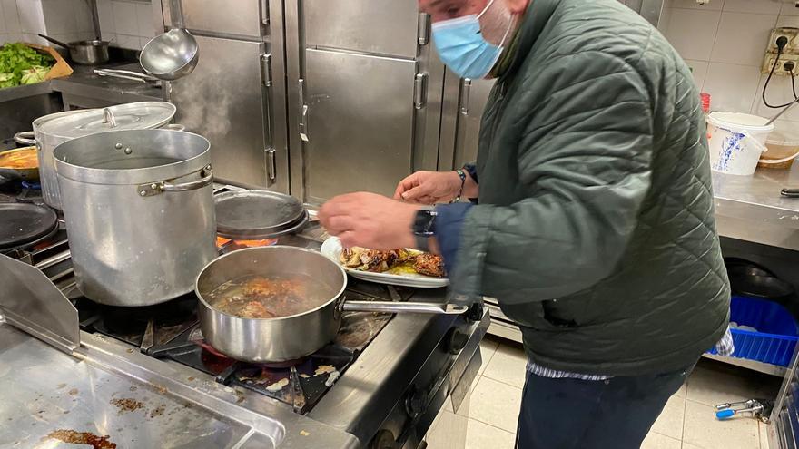José Andrés se pone ya a cocinar en Oviedo