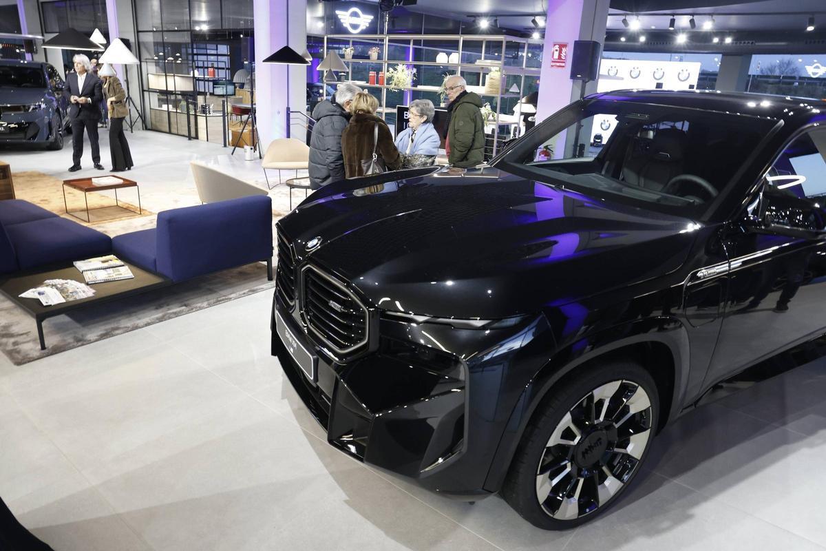 BMW presenta en Santiago el iX3 y las nuevas instalaciones de Amiocar